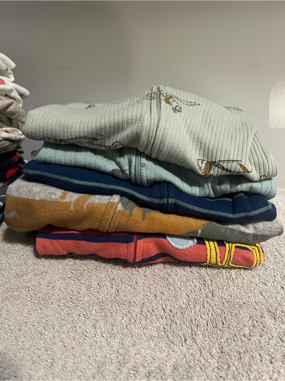 Baby boy Carters sleeper lot 9&12 months